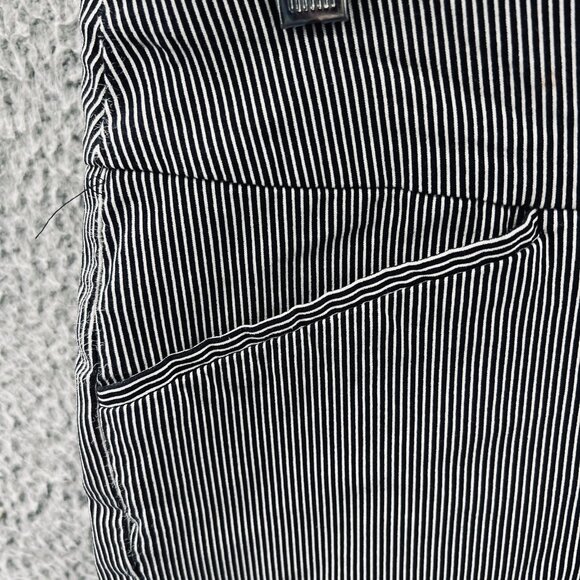 Chicos Perfect Stretch Shorts Womens 2 Large Short Black White Stripe Pull On - Picture 3 of 12